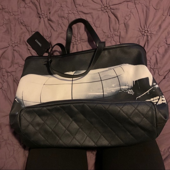 Chanel: Mobile Art Tote (Black) - Picture 9 of 11